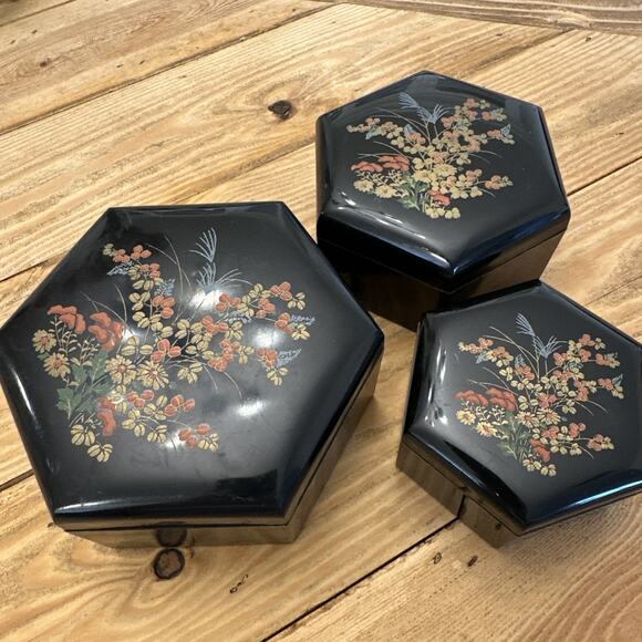 Japanese Stacking‎ Nesting Boxes Hexagon Container 3 Tier Black Lacquer Peacock - Picture 8 of 14